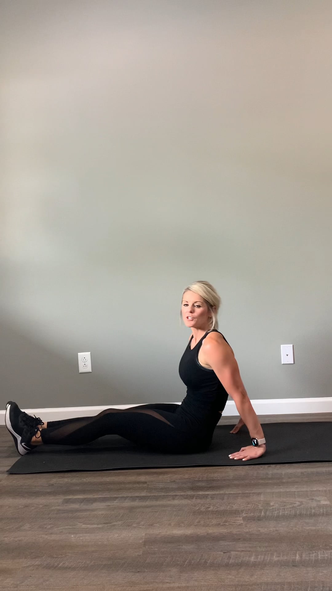 Reverse plank alternating leg raises on Vimeo