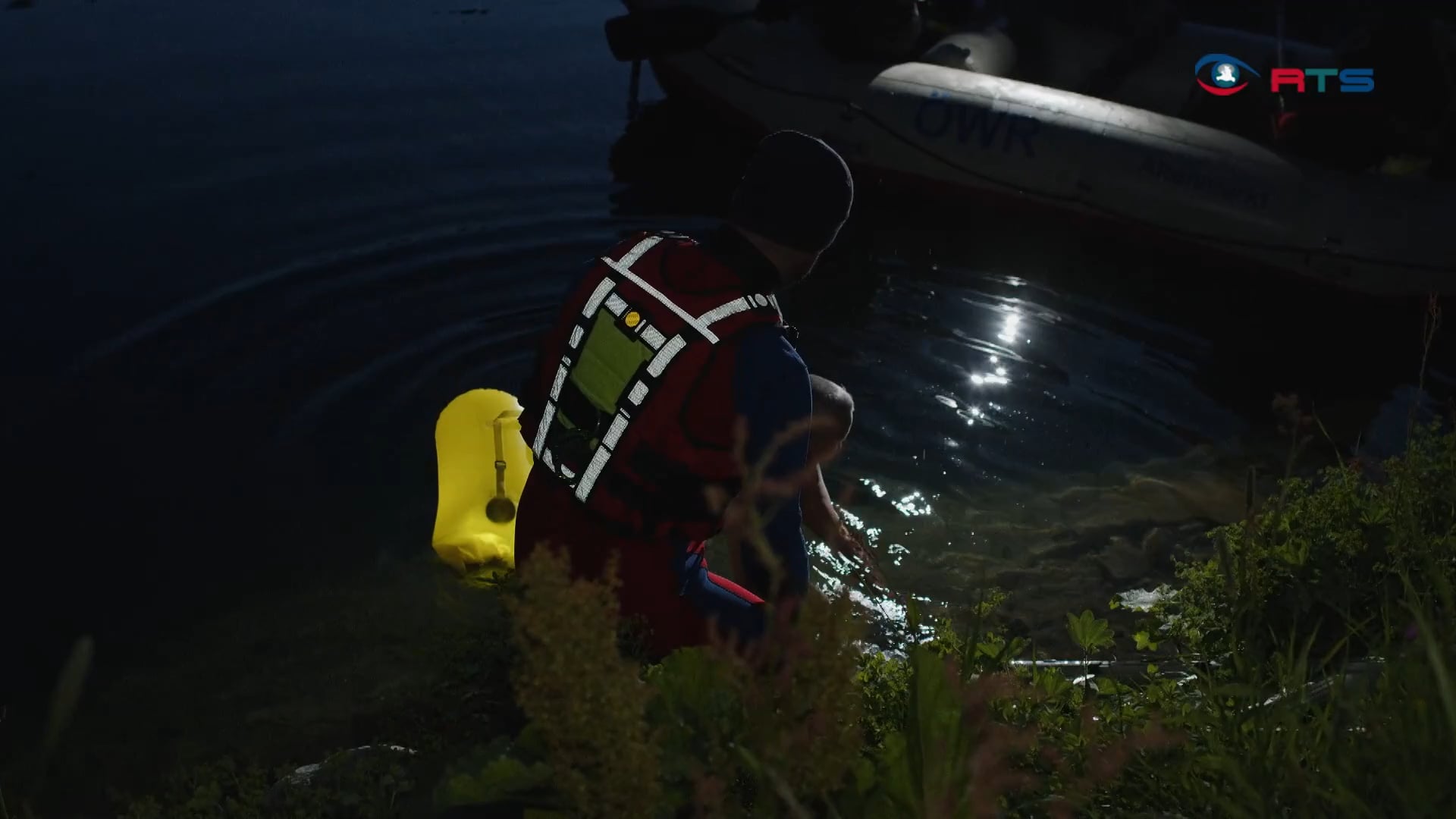 zahlreiche-teilnehmer-beim-erstes-vollmondschwimmen-am-obertauern