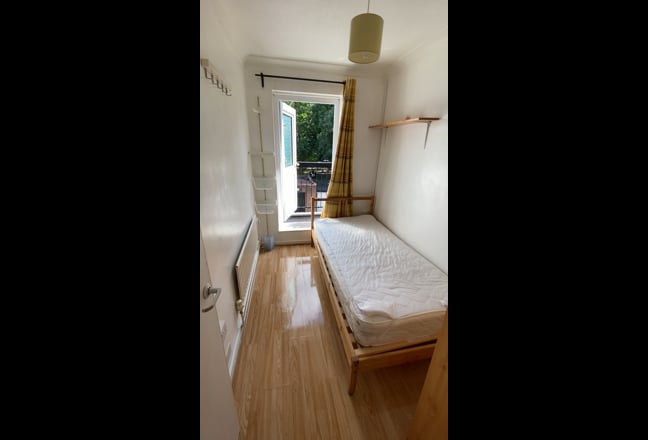 Cosy Single Room with Balcony Main Photo