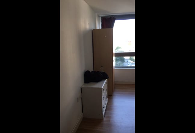 Double en-suite room in luxury apt in city center  Main Photo