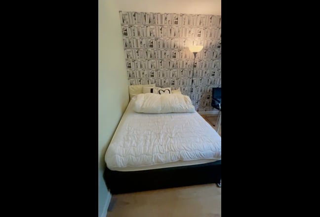 Double Ensuite Near Woking Train Station Inc Bills Main Photo