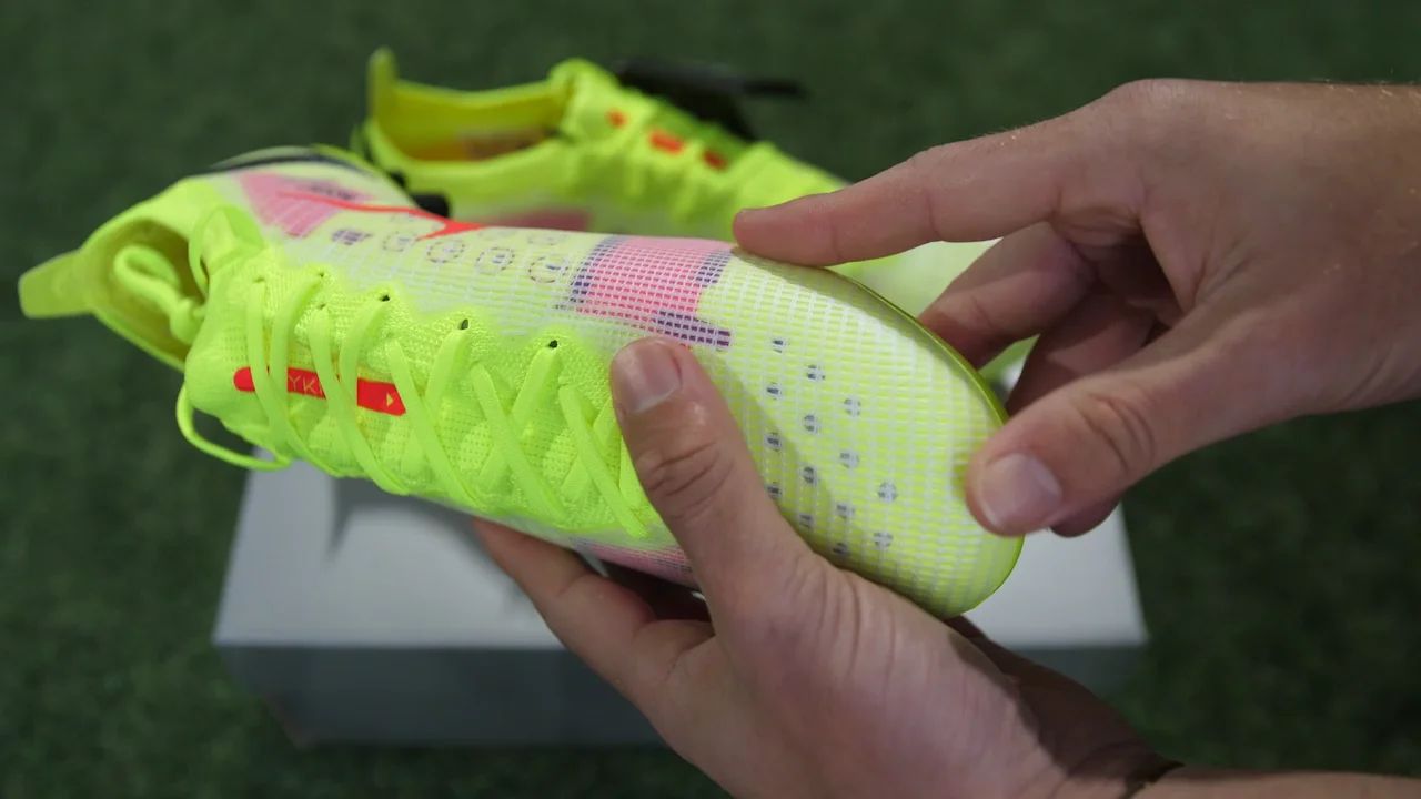 Nike Rawdacious Mercurial Vapor 14 Unboxing on Vimeo