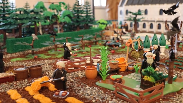 Einhörner, Dinos und Mönche: Fantastische Playmobilwelten im Kloster