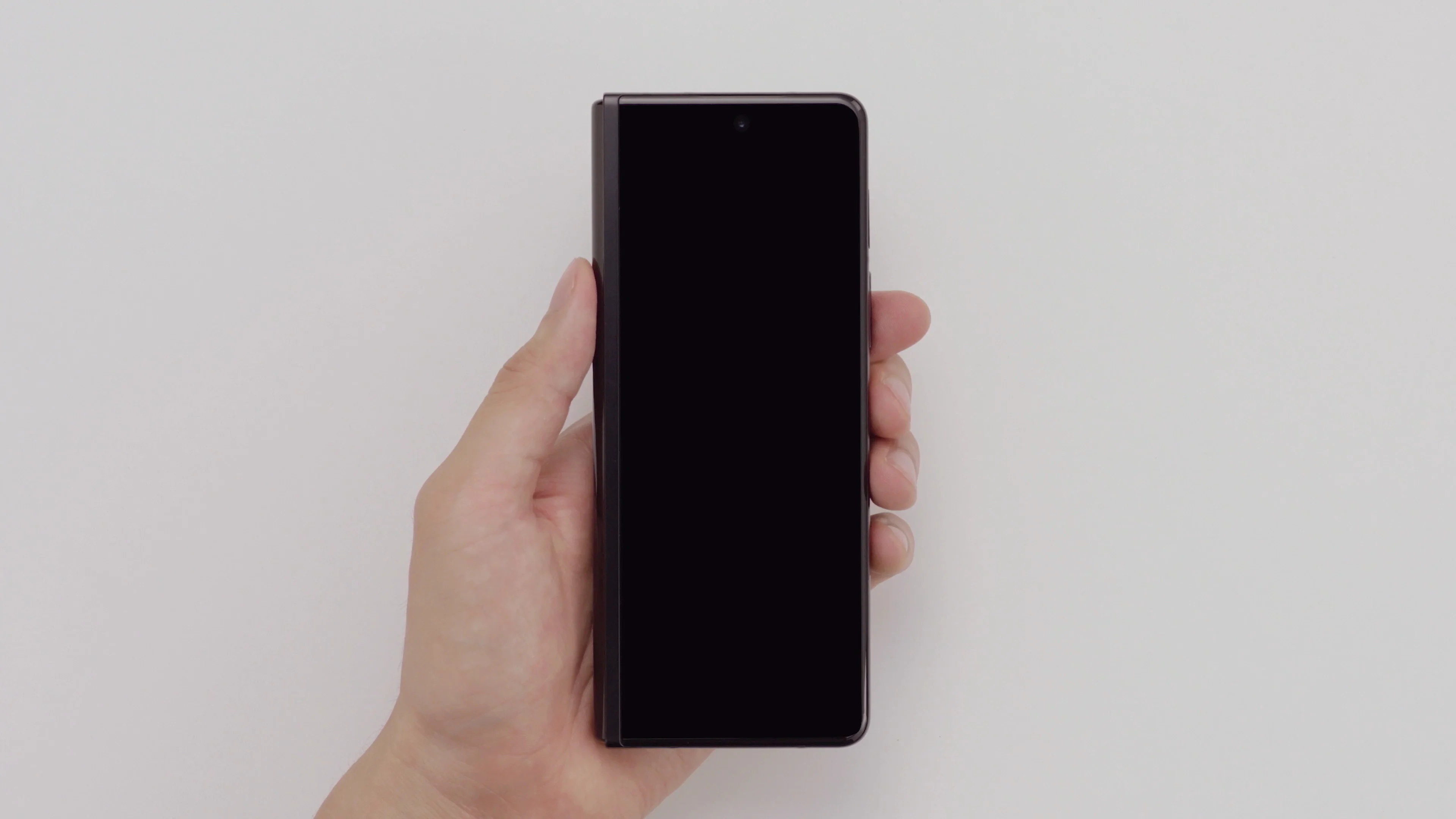 Galaxy Z Fold3 5G」、Sペン対応の両開き折りたたみ型 Galaxy Z Fold3 5G」、Sペン対応の両開き折りたたみ型