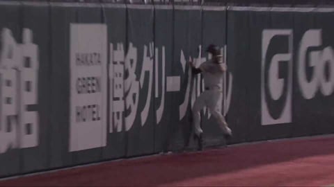 【4回表】ホークス・谷川原 フェンス際の打球をジャンピングキャッチ!! 2021/8/15 H-F