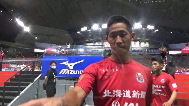 8月14日FC東京戦 青木亮太選手 カメラにサイン