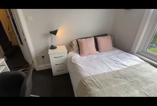 Video 1: Kitchen/Lounge