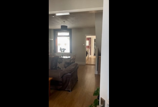 Spacious 2 bed terraced house Main Photo