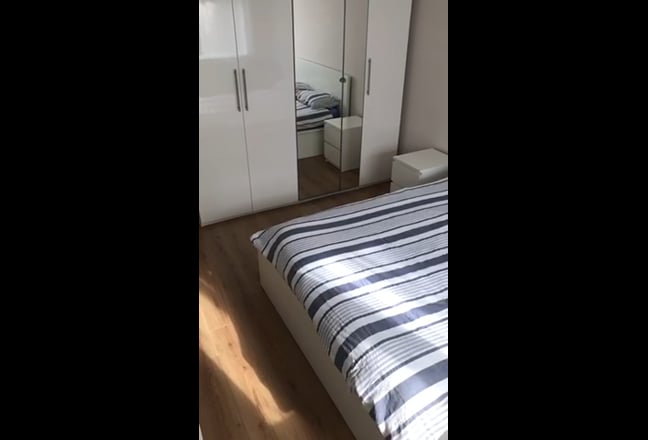 Large double room with TV and private bathroom  Main Photo