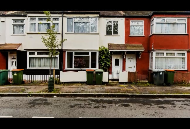 Terrific 4 bed 4 bathroom House 5 Mins from DLR Main Photo