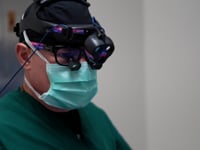Newswise:Video Embedded wearable-technology-gives-sylvester-neurosurgeons-new-tool-to-remove-tumors-and-preserve-healthy-tissue