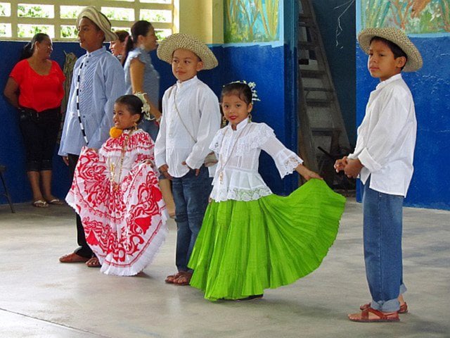 The Escuela Manuel B Higero Presentation