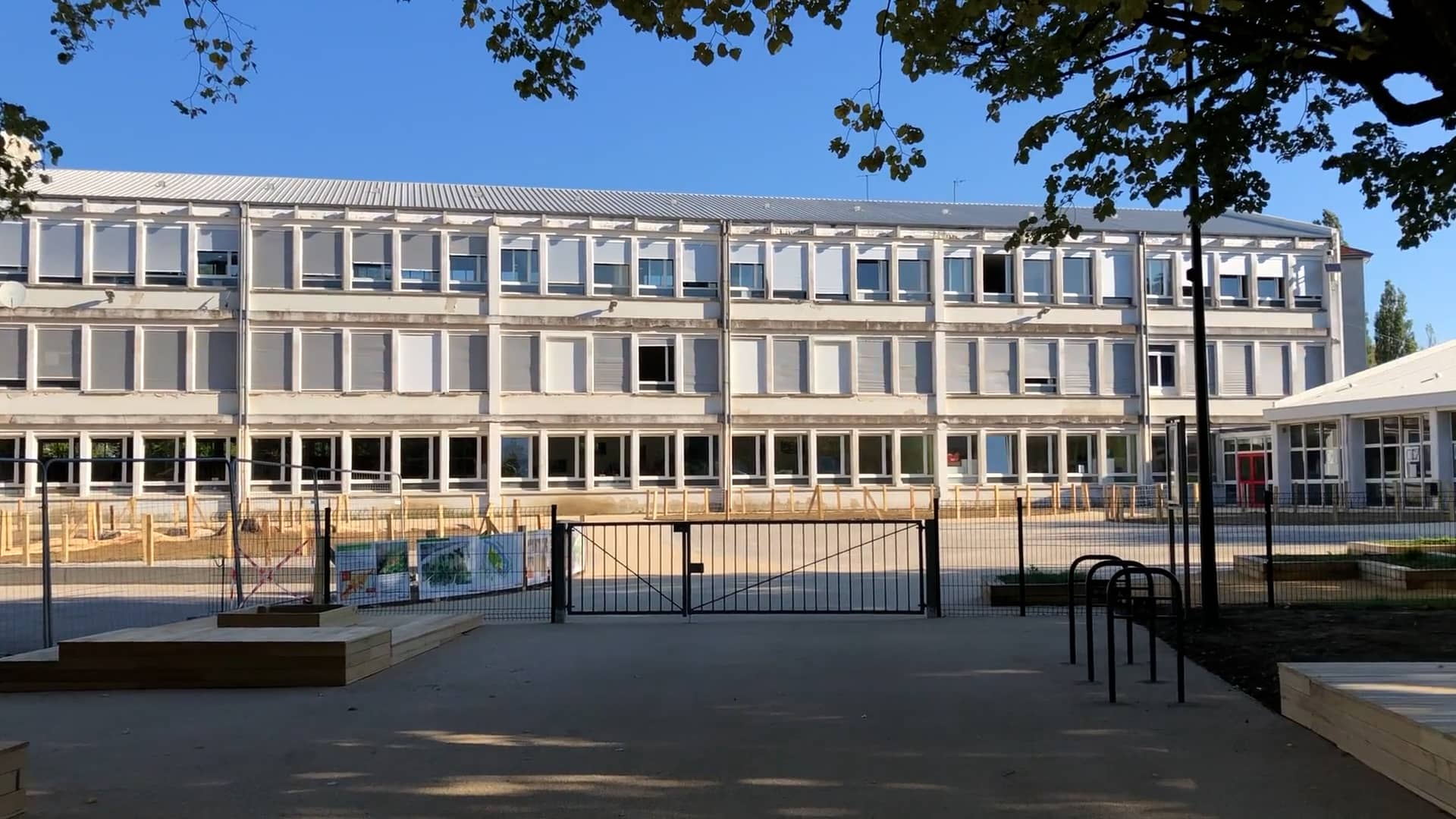 Cour école Brossolette Besançon on Vimeo