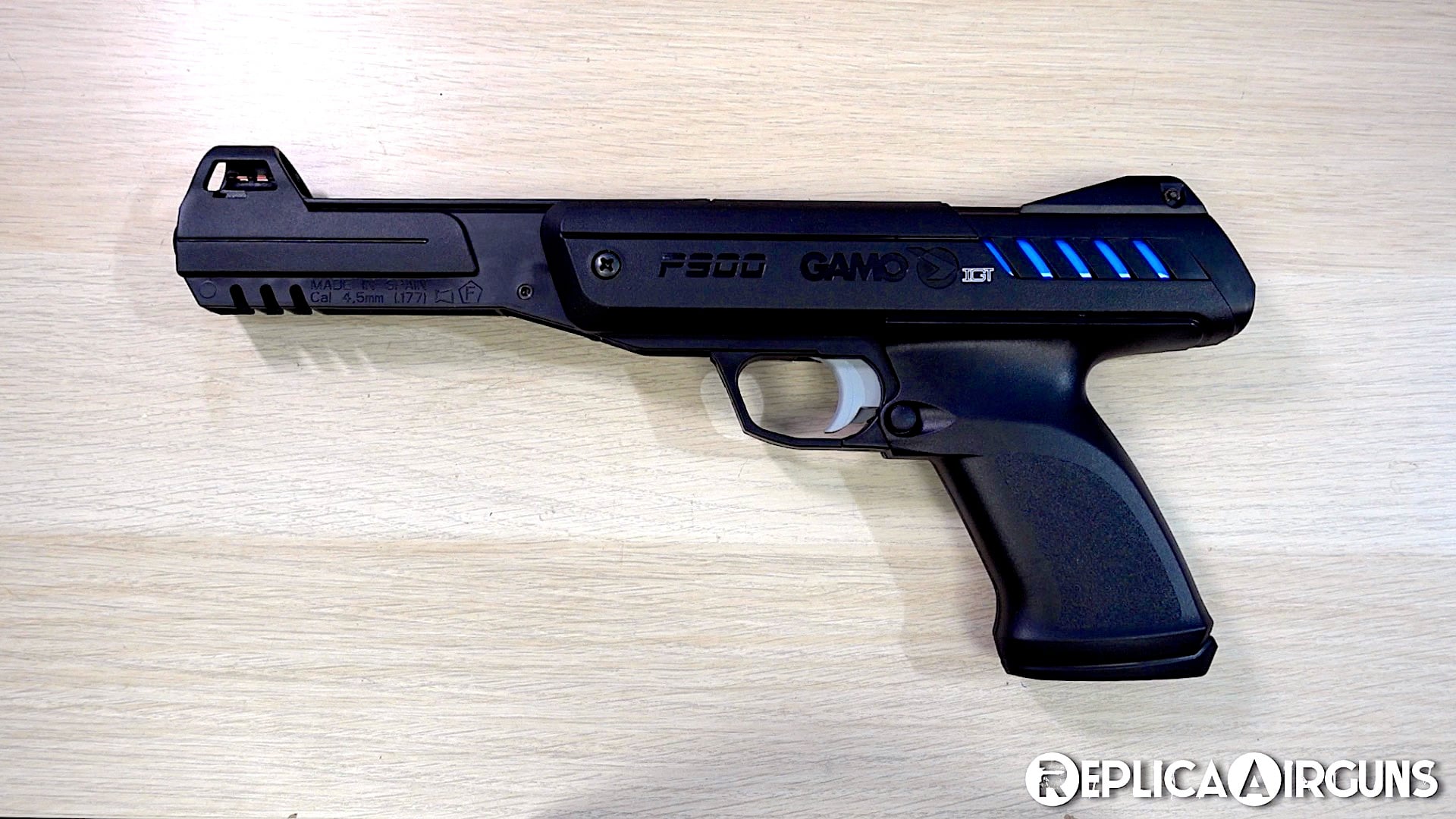 Gamo P900 IGT .177 Caliber Pellet Pistol Table Top Review