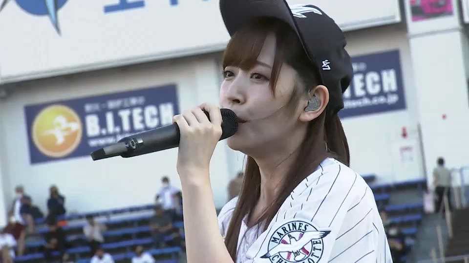 歌手でモデルの鈴木愛理さんが試合前にミニライブ開催!! 2021/9/5 M-F