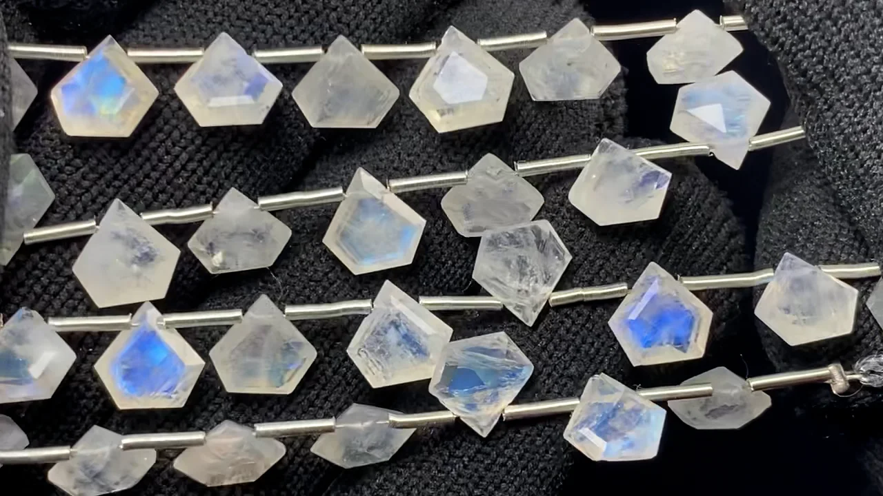 動画】宝石質レインボームーンストーンAA++ ペンタゴン