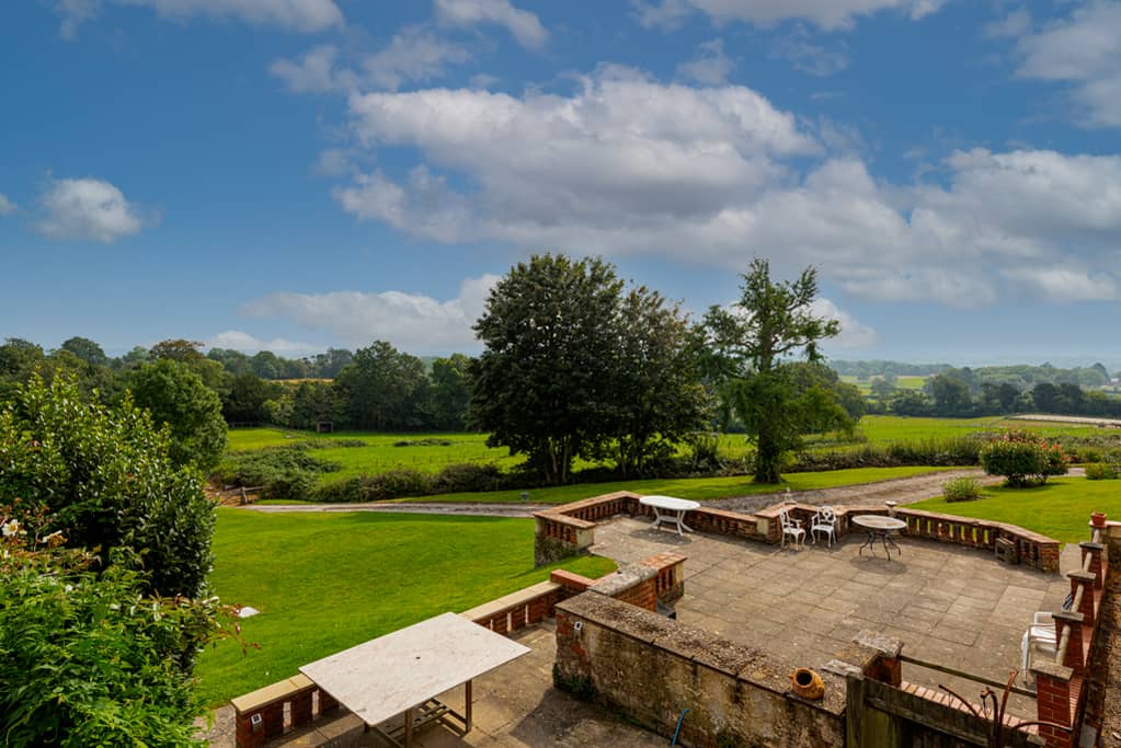 Orme House, Tilburstow Hill Road, South Godstone Mark Coysh on Vimeo