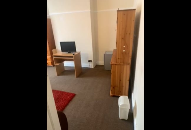  Large Kingsize Room to Rent   Main Photo