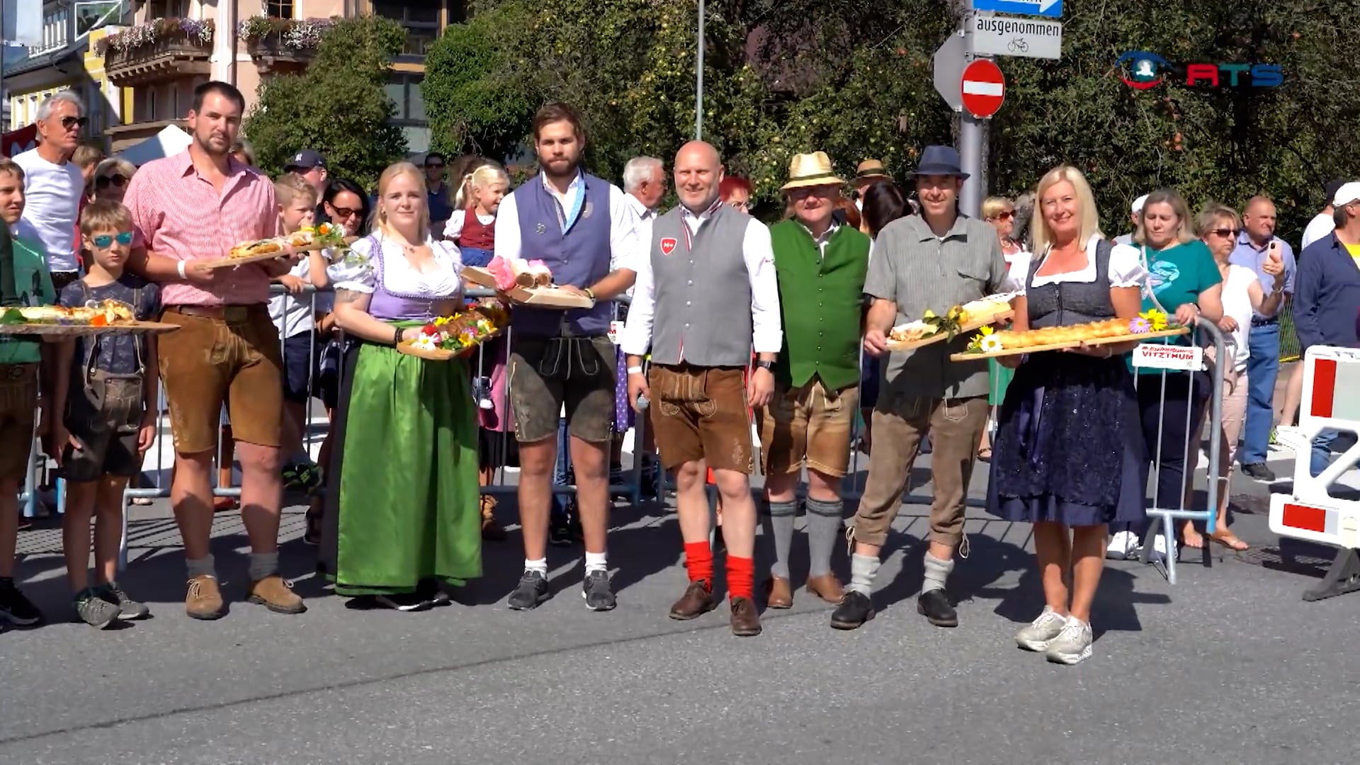 eigenkreationen-und-traditionelle-hausmannskost-beim-strudelfest-in-mittersill