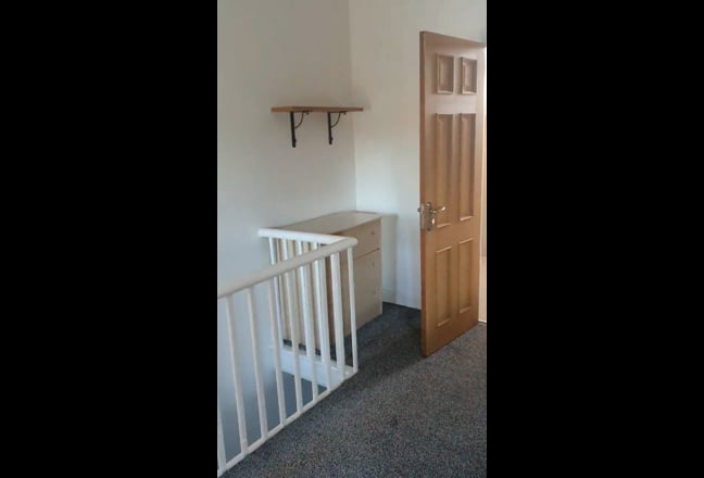 Large Double Room with Private Bathroom Main Photo