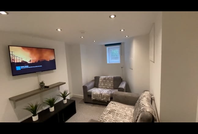 Lovely Room in Stylish House REF 55SRH Main Photo