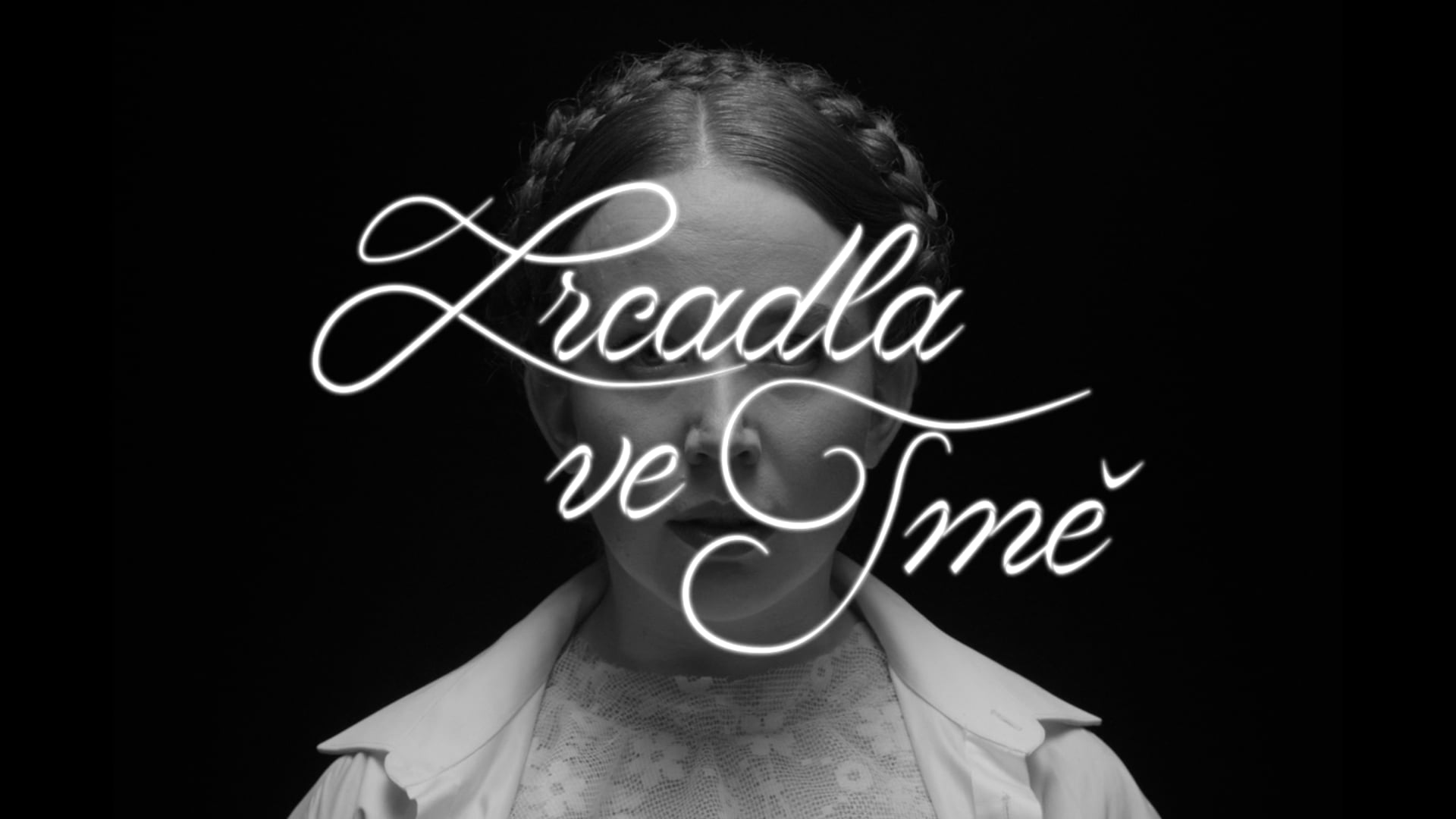 Zrcadla ve tmě / Mirrors in the Dark