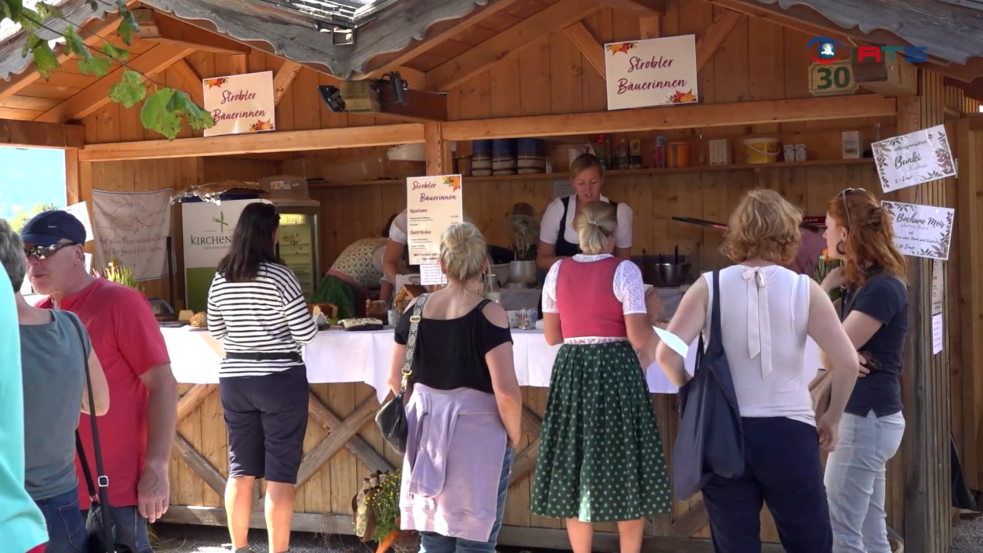 traditionelles-handwerk-und-heimische-kulinarik-lockt-besucher-auf-strobler-herbstmarkt