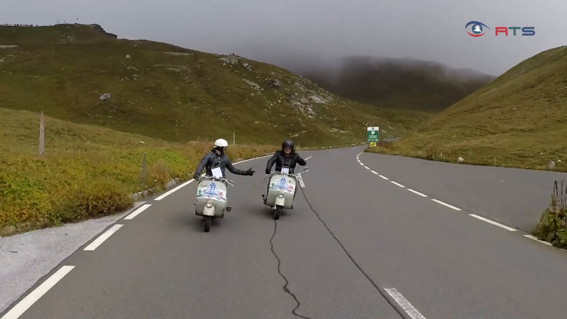 in-zell-am-see-feiert-man-75-jahre-vespa-kult