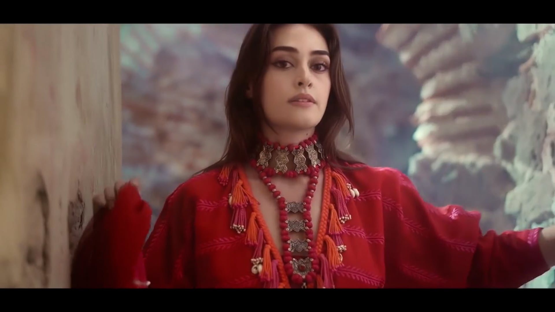 Khaadi - Featuring Esra Bilgic