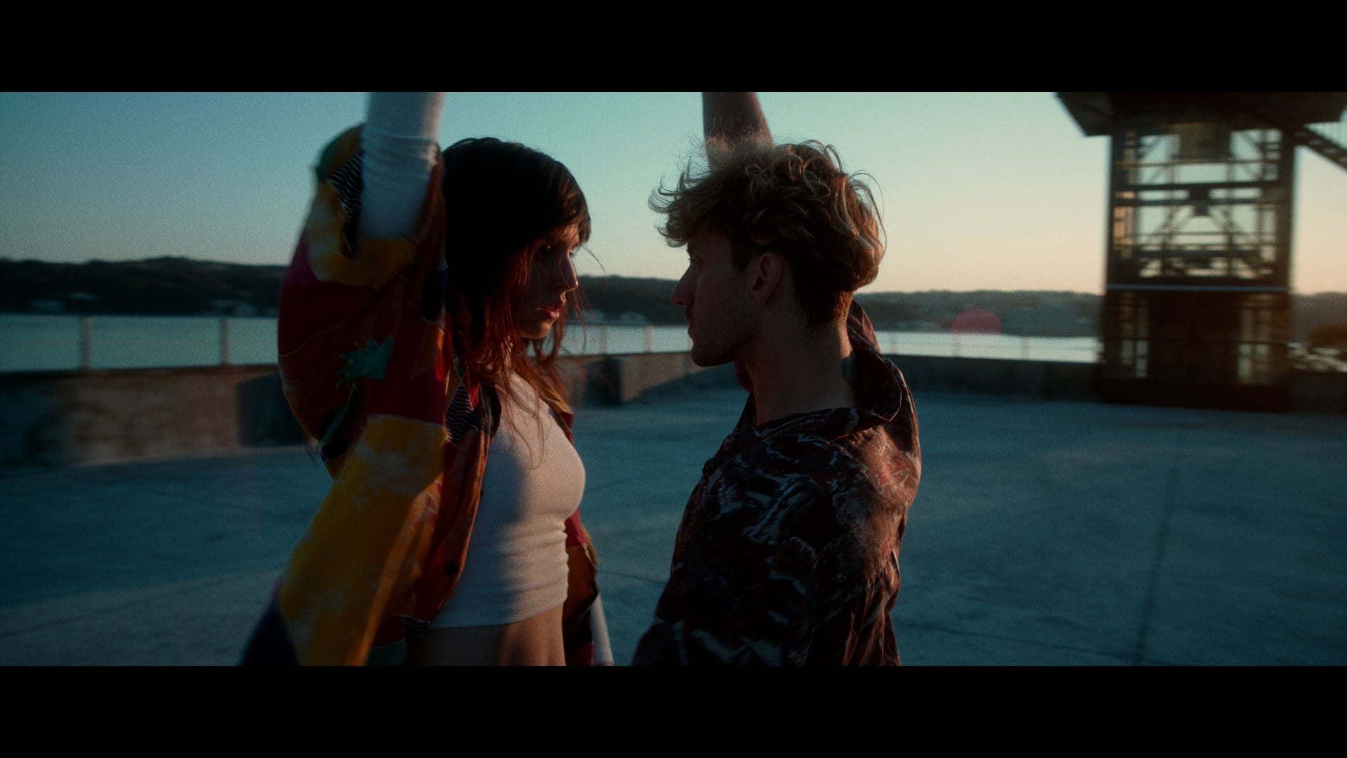 Derinden / Music Video