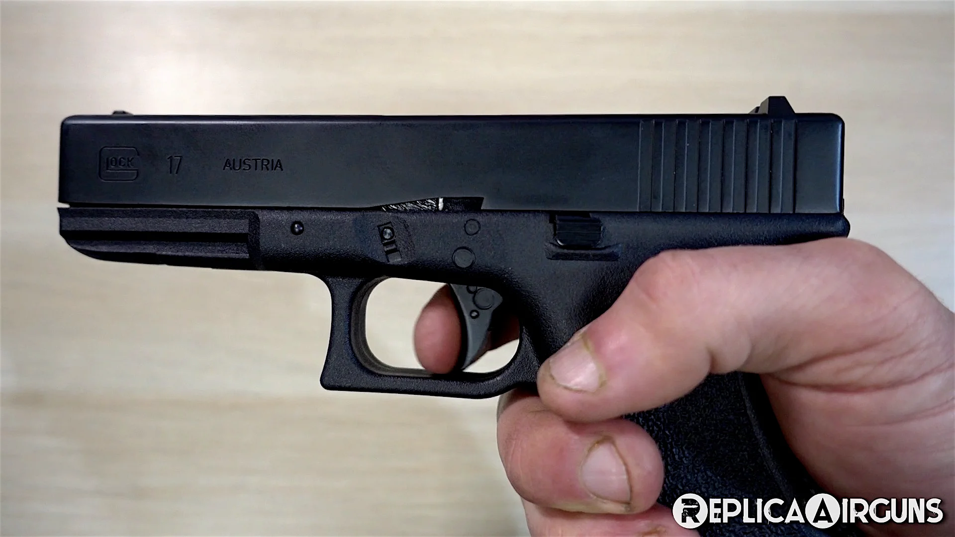 Umarex Glock 17 3rd Gen CO2 Blowback BB Pistol Table Top Review on