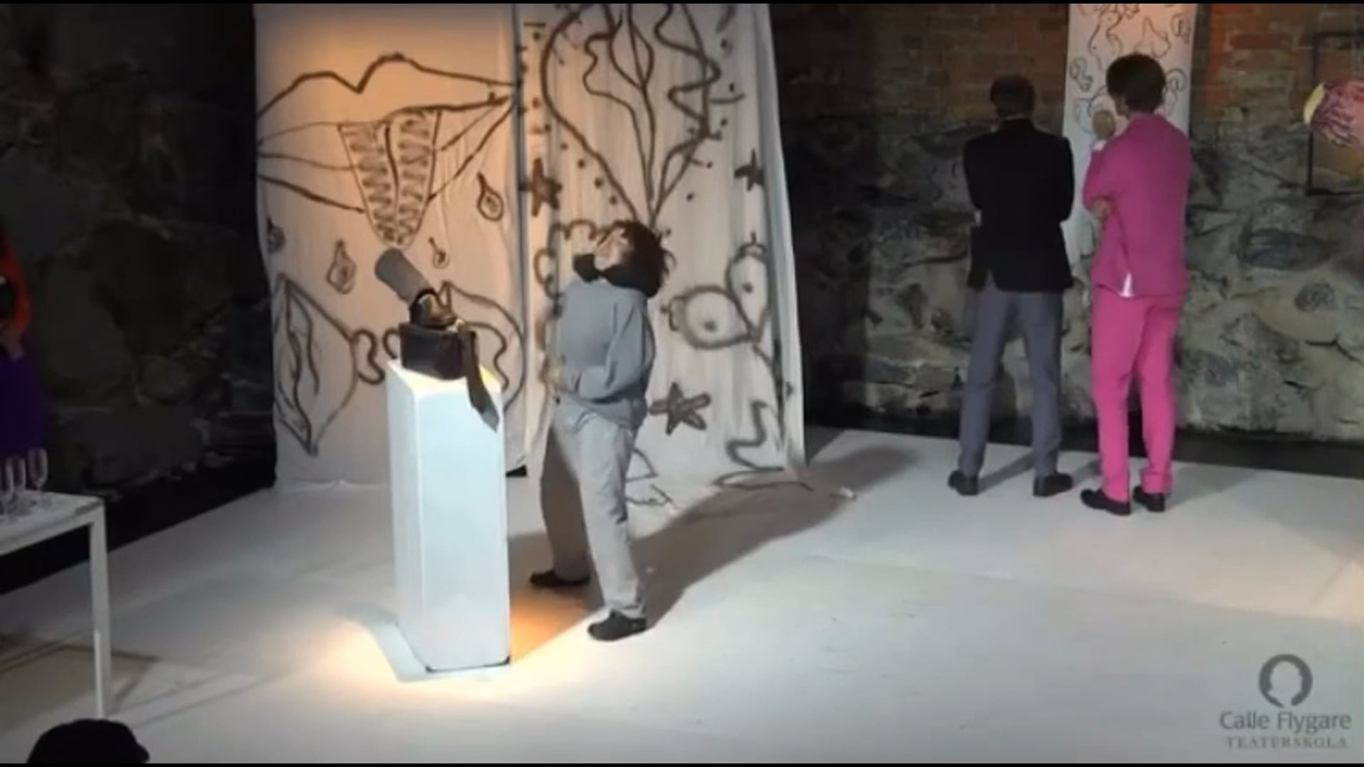 Elin Wikström som Runkgubben - ur "Galleri 6" av Paula mcManus