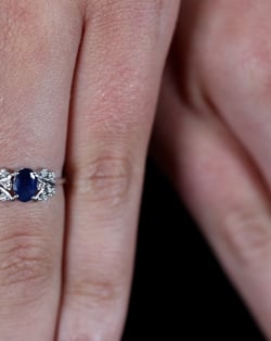 Vidéo: Bague Saphir et diamants sur Argent 925 1.556grs