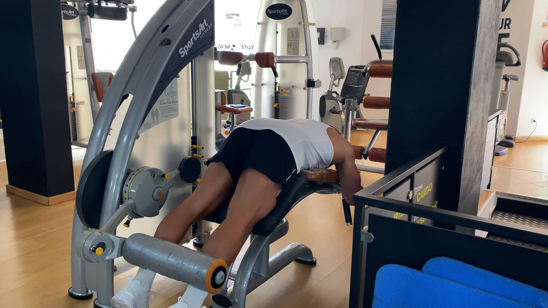 Laying hamstrings curls on Vimeo