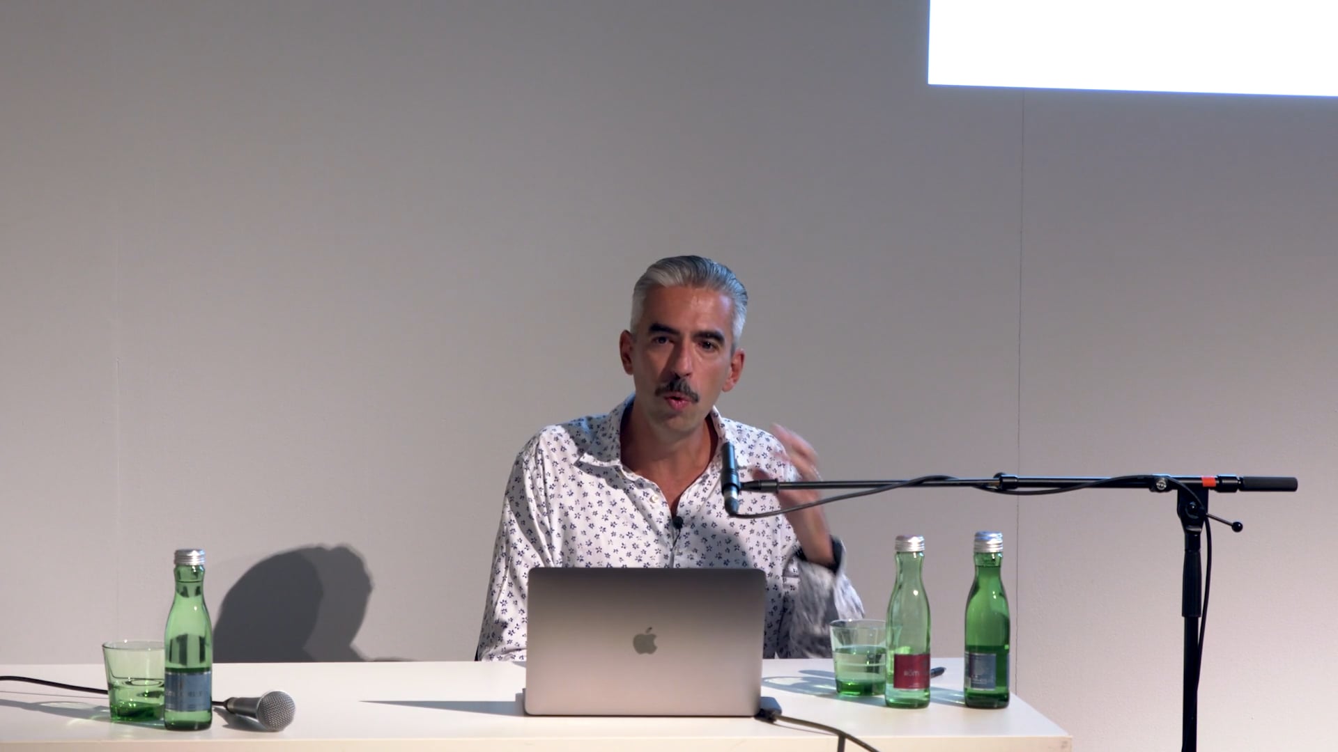 Alter-instituent practices in a neoliberal art world