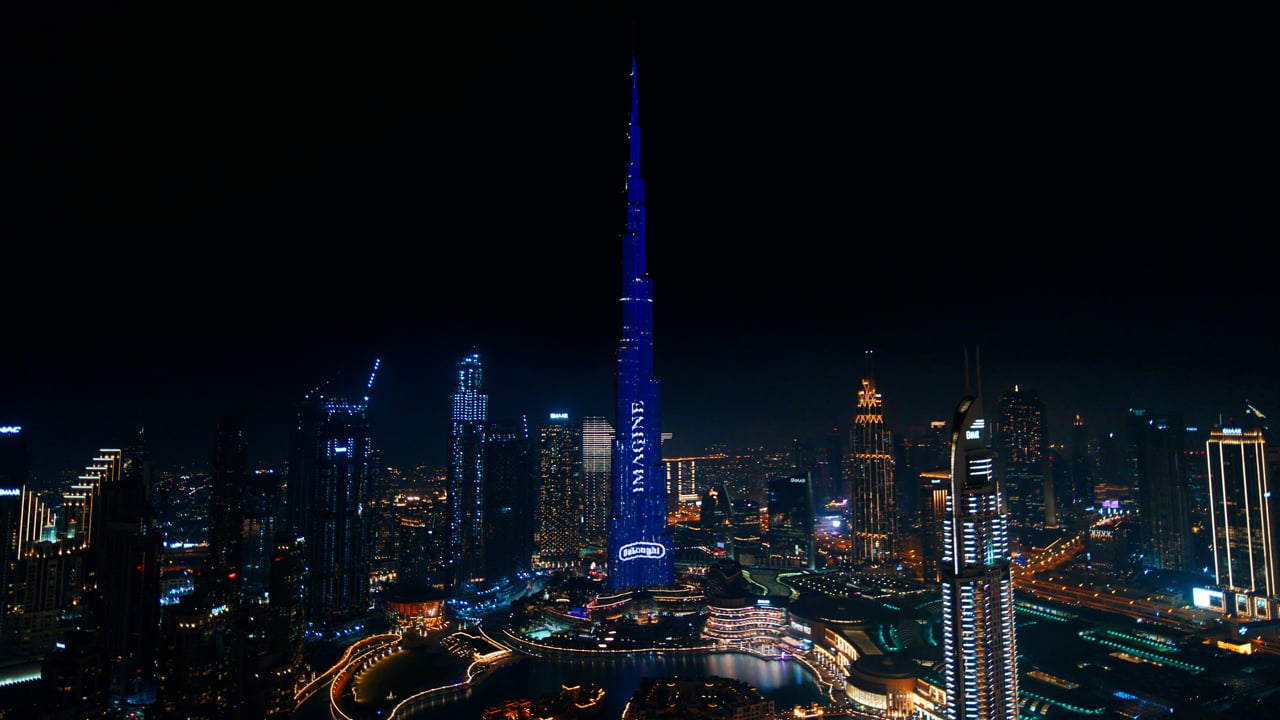 The Burj Khalifa lit blue with the De’Longhi projection above the Downtown Dubai skyline