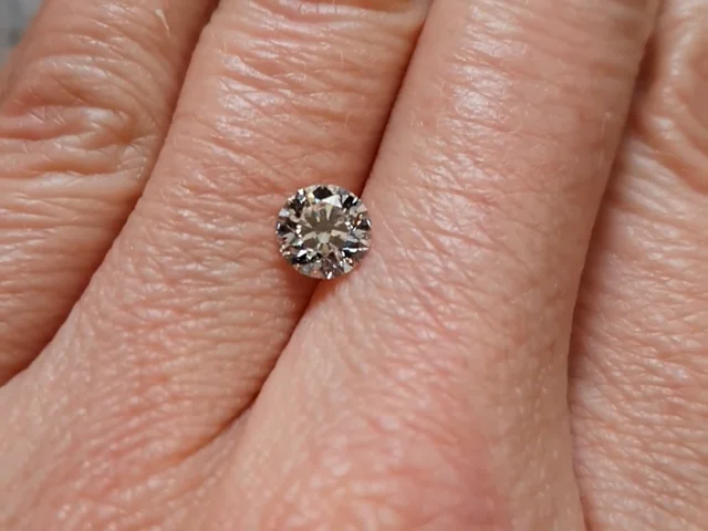 4 ct diamond heirloom too big?