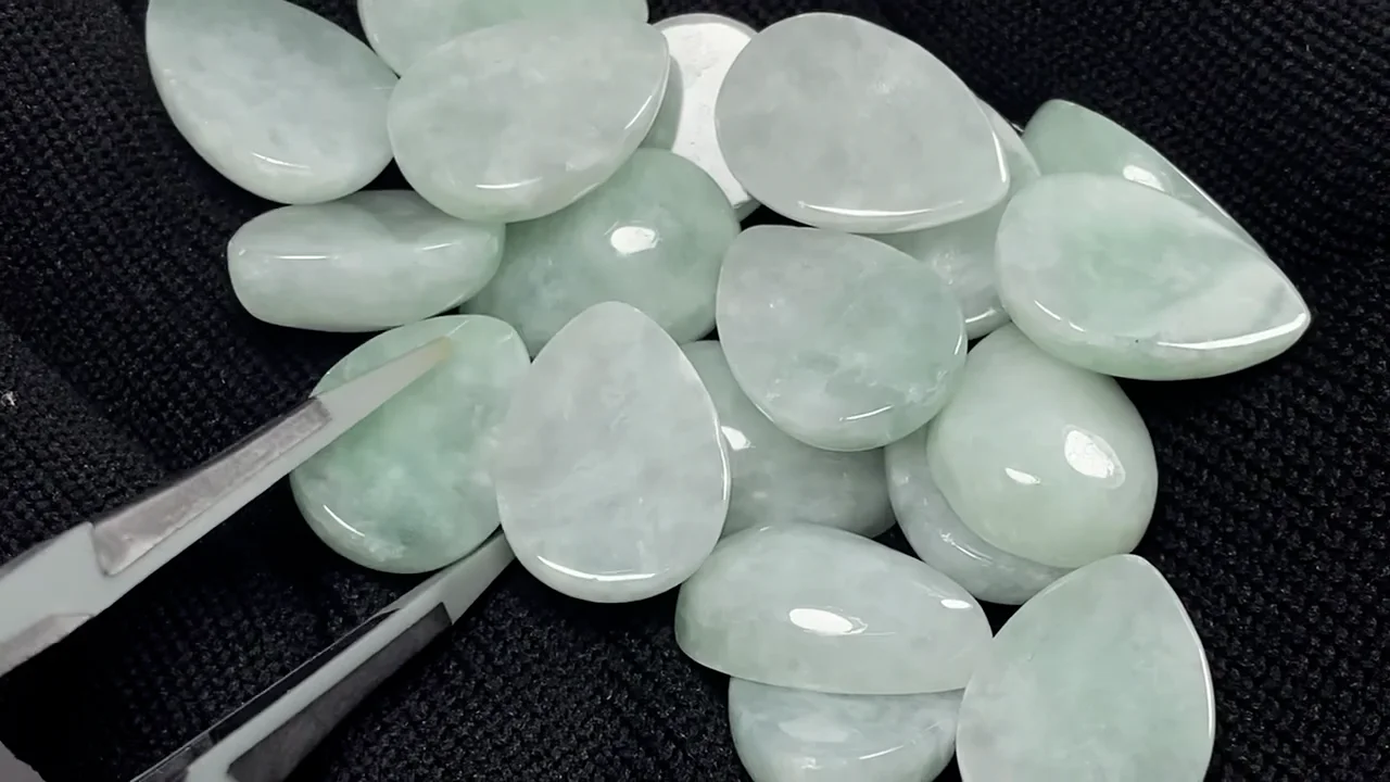 動画】ビルマ翡翠(ジェイダイト)AAA ペアシェイプ カボション18×13mm 1
