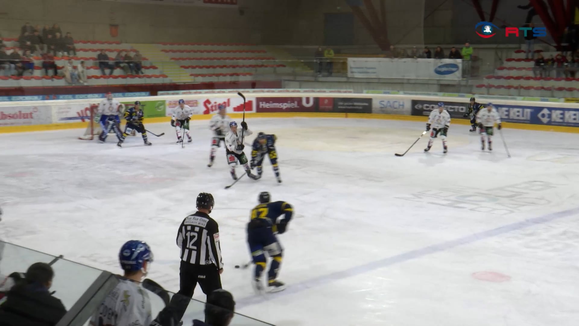 kitzbuehler-adler-besiegen-zeller-eisbaeren-mit-76