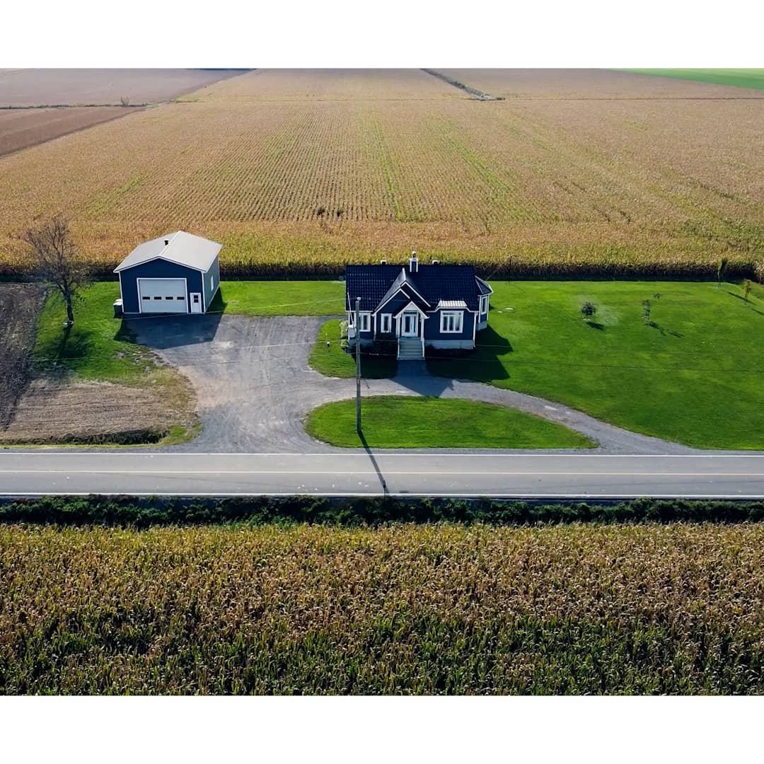 À vendre 961 rang du Vingt StÉtiennedeBeauharnois on Vimeo