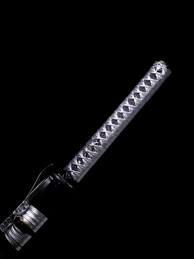 Nihonto  Handmade Japanese Samurai Sword High Manganese Steel With Dragon  Theme Scabbard And Silver Handle - KACHUSHI