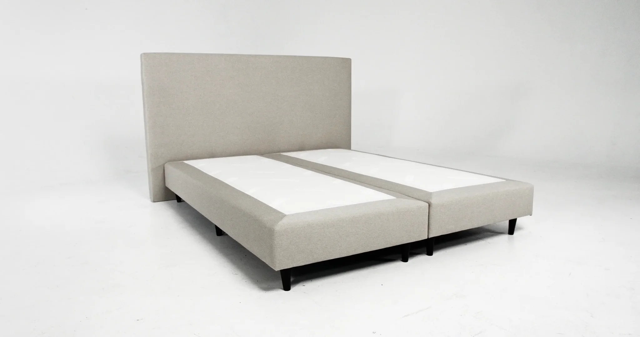 Matt Sleeps - Original boxspring - Beige on Vimeo