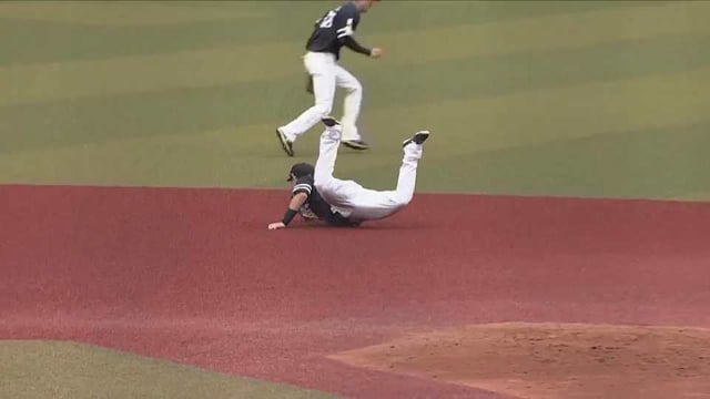 【5回裏】打球に飛び込んだ!! ホークス・中村晃 出塁を許さない好守備を見せる!! 2021年10月16日 千葉ロッテマリーンズ 対 福岡ソフトバンクホークス
