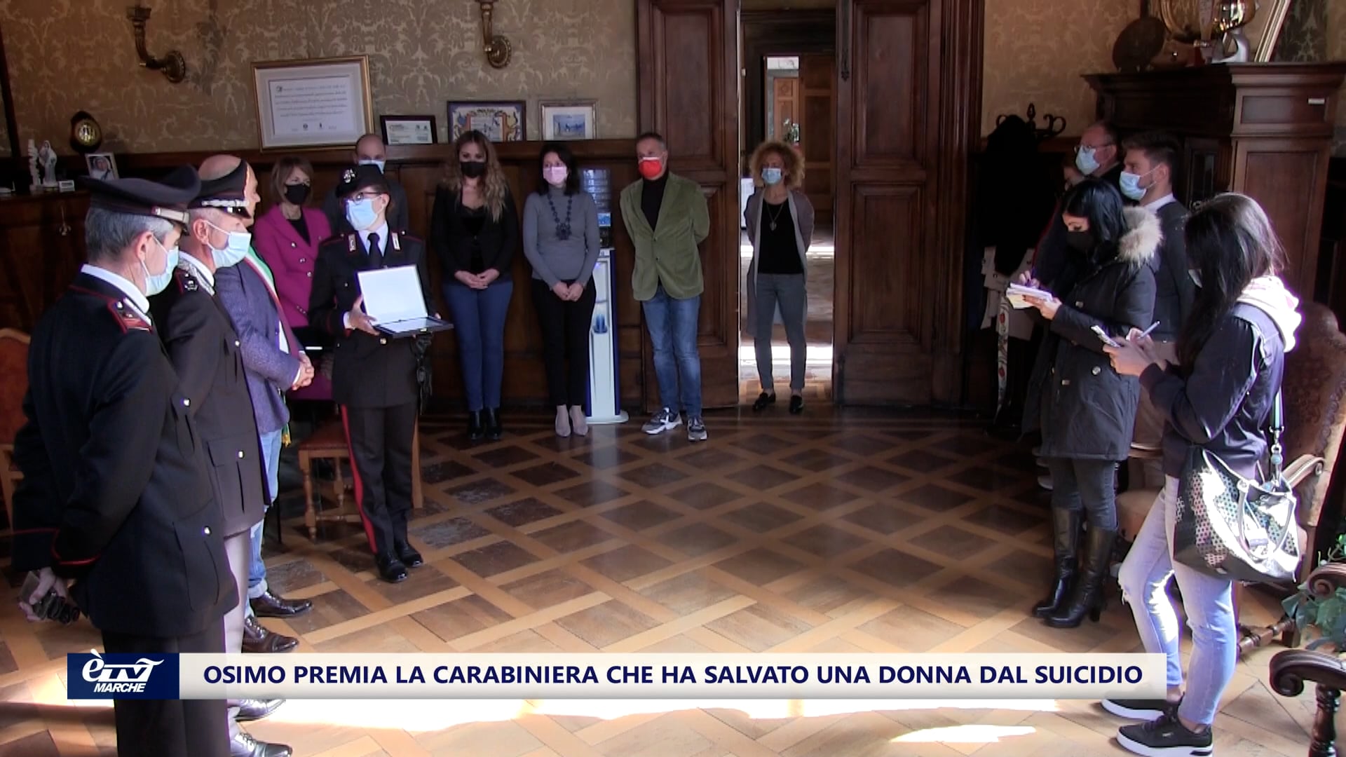 Osimo premia la carabiniera che ha salvato una donna dal suicidio