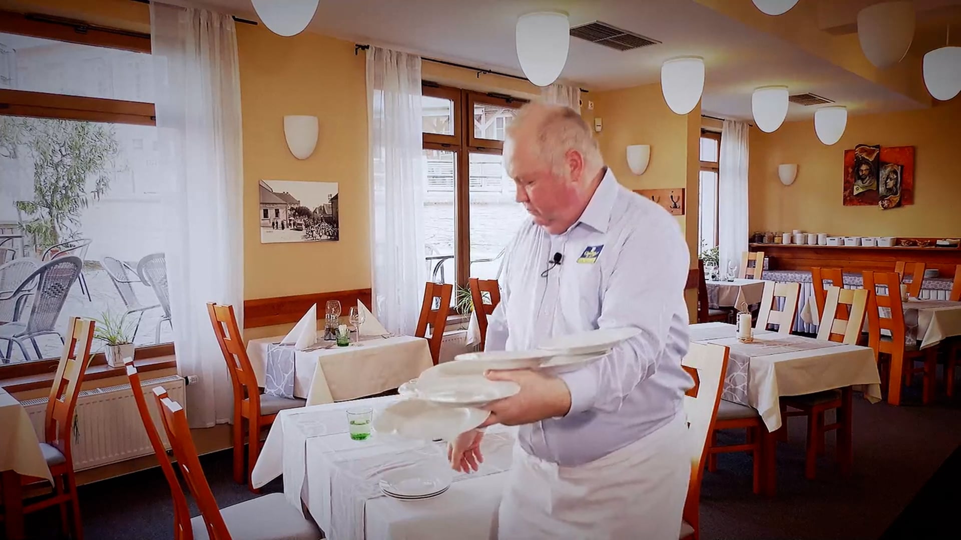 3. Číšník jídlonoš