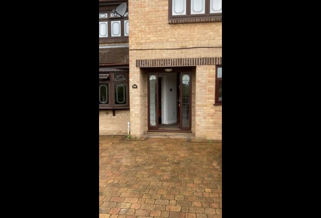 Beautiful Rooms in a Quiet Street in Hornchurch Main Photo