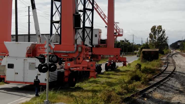 APM Terminals Mobile moves two tall cranes through Mobile