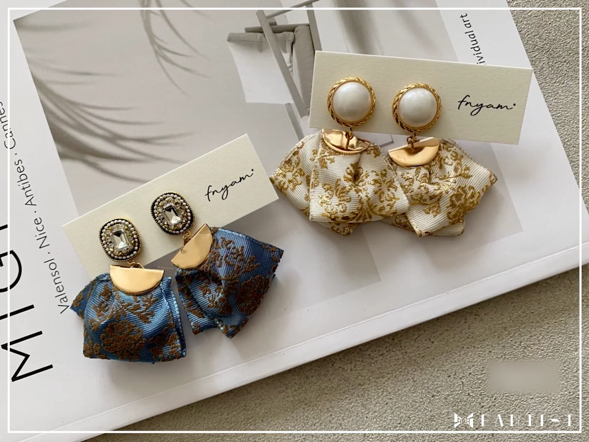 【992】リボンとブーケとタッセルのピアス／イヤリング 992】リボンとブーケとタッセルのピアス／イヤリング