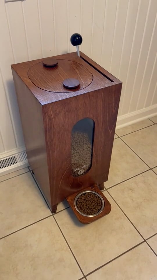 Houndsy Kibble Dispenser on Vimeo