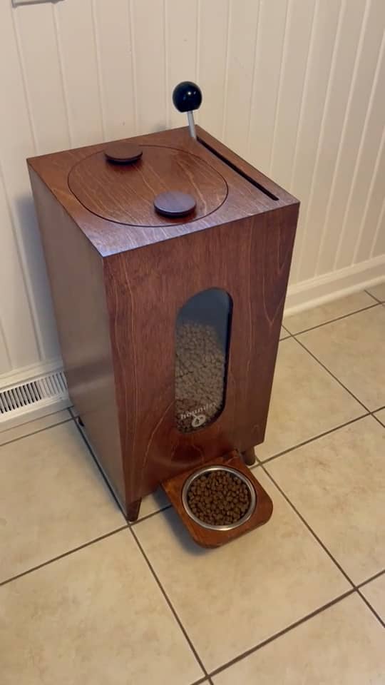 Houndsy Kibble Dispenser on Vimeo